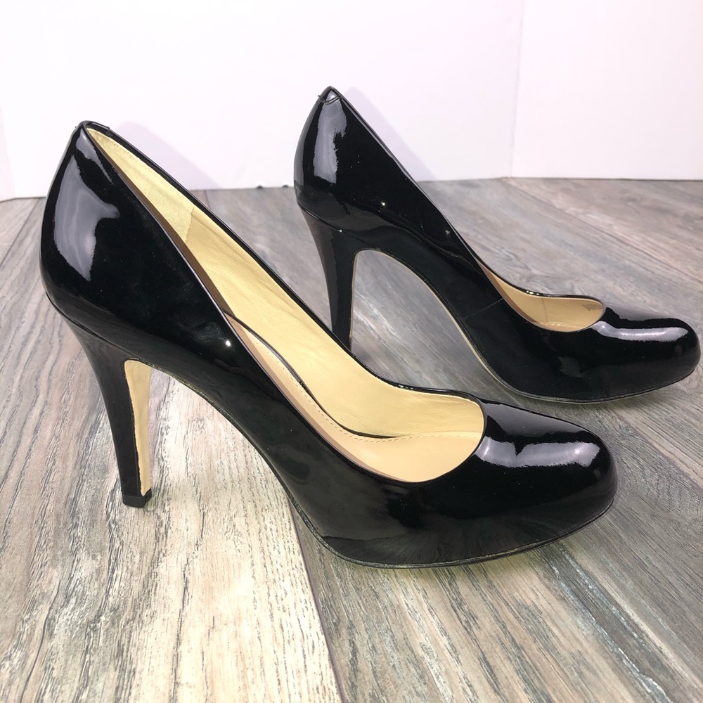 NIB Saks Black Patent Leather Pumps in 8.5